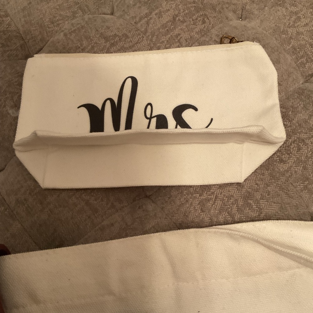 Mrs Canvas Tote with Script Design - Picture 10 of 12